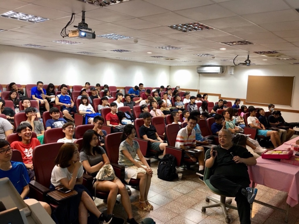 【企管系】尹章中處長分享：小資女孩如何打造創意商機？圖片