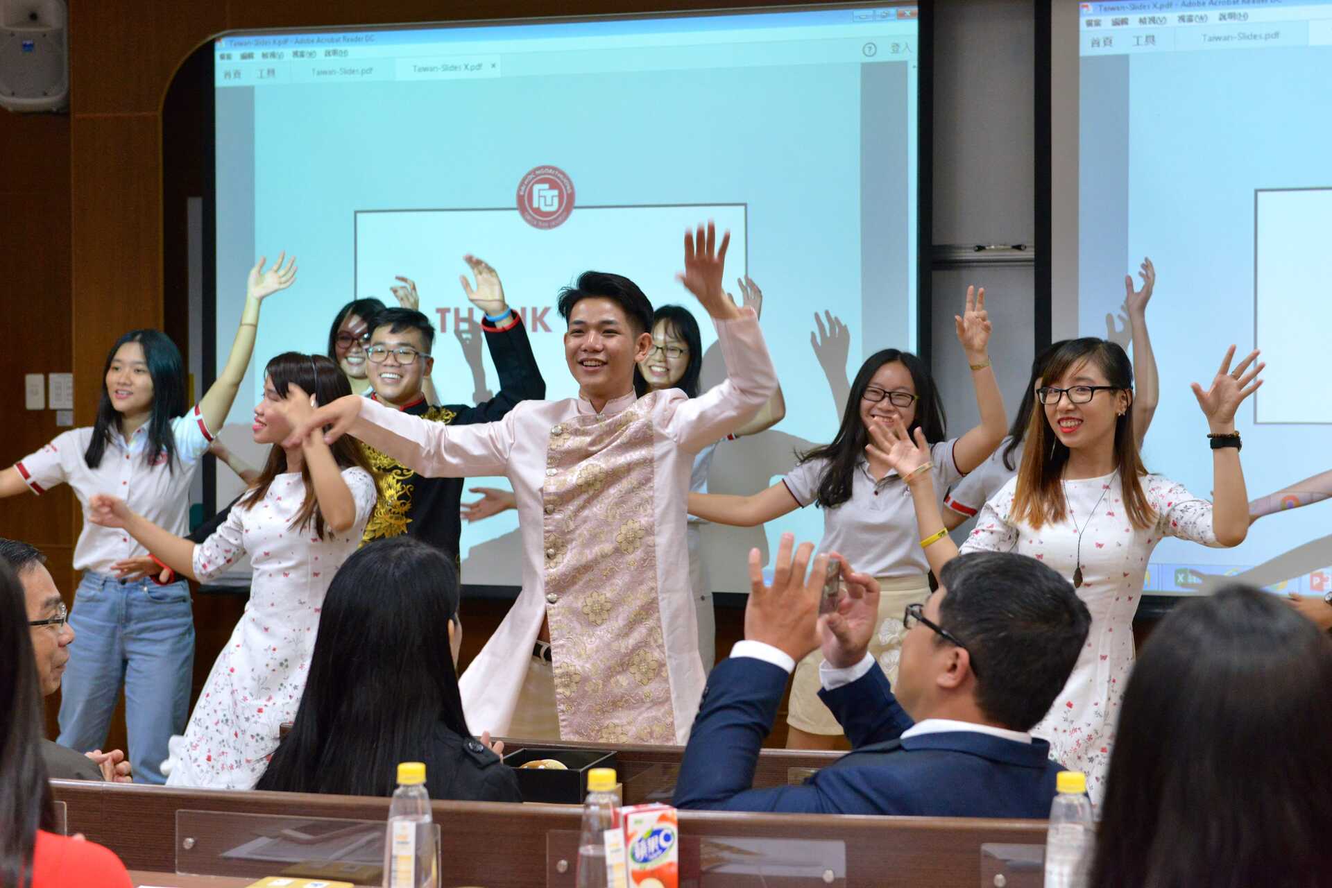 FTU學生於開幕式熱情表演圖片