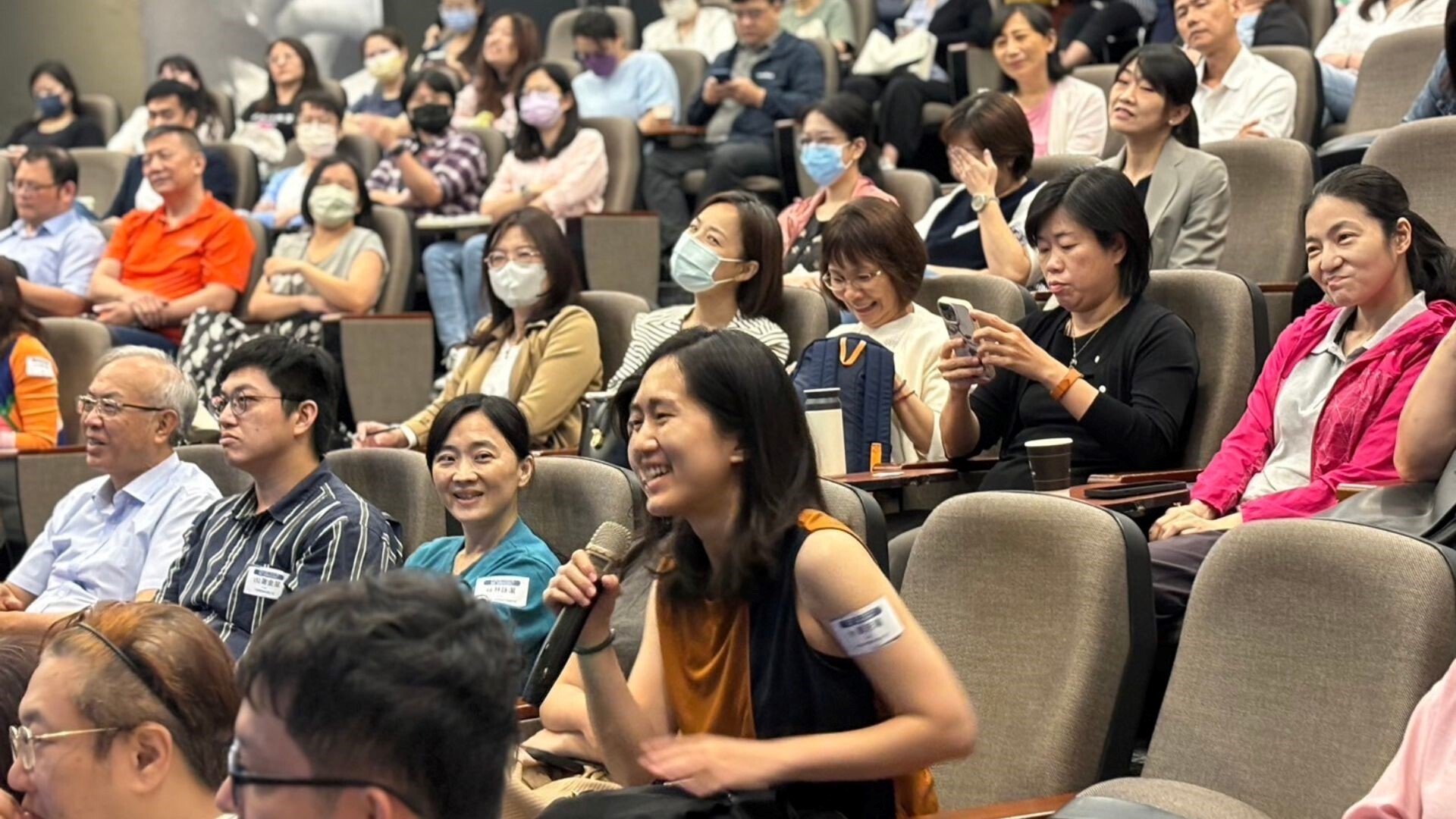 與會學者提問互動