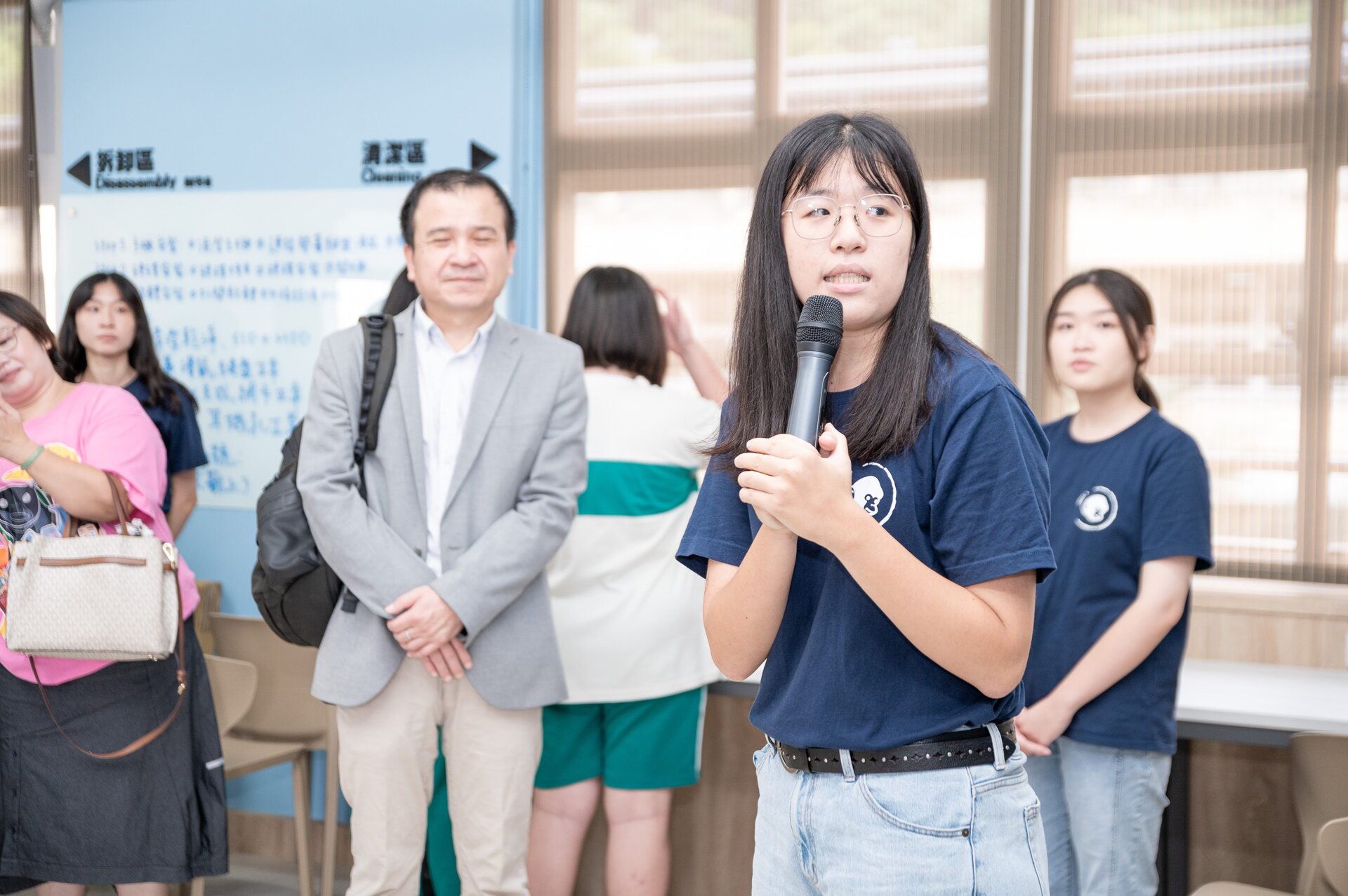 中山資管學生說明如何修復電腦