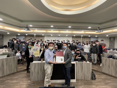 Group photo of Professor Jack Shih-Chieh Hsu (front row, first from left), Mr. Danny Sheng-Teng Liu (front row, first from right), and studentsImage