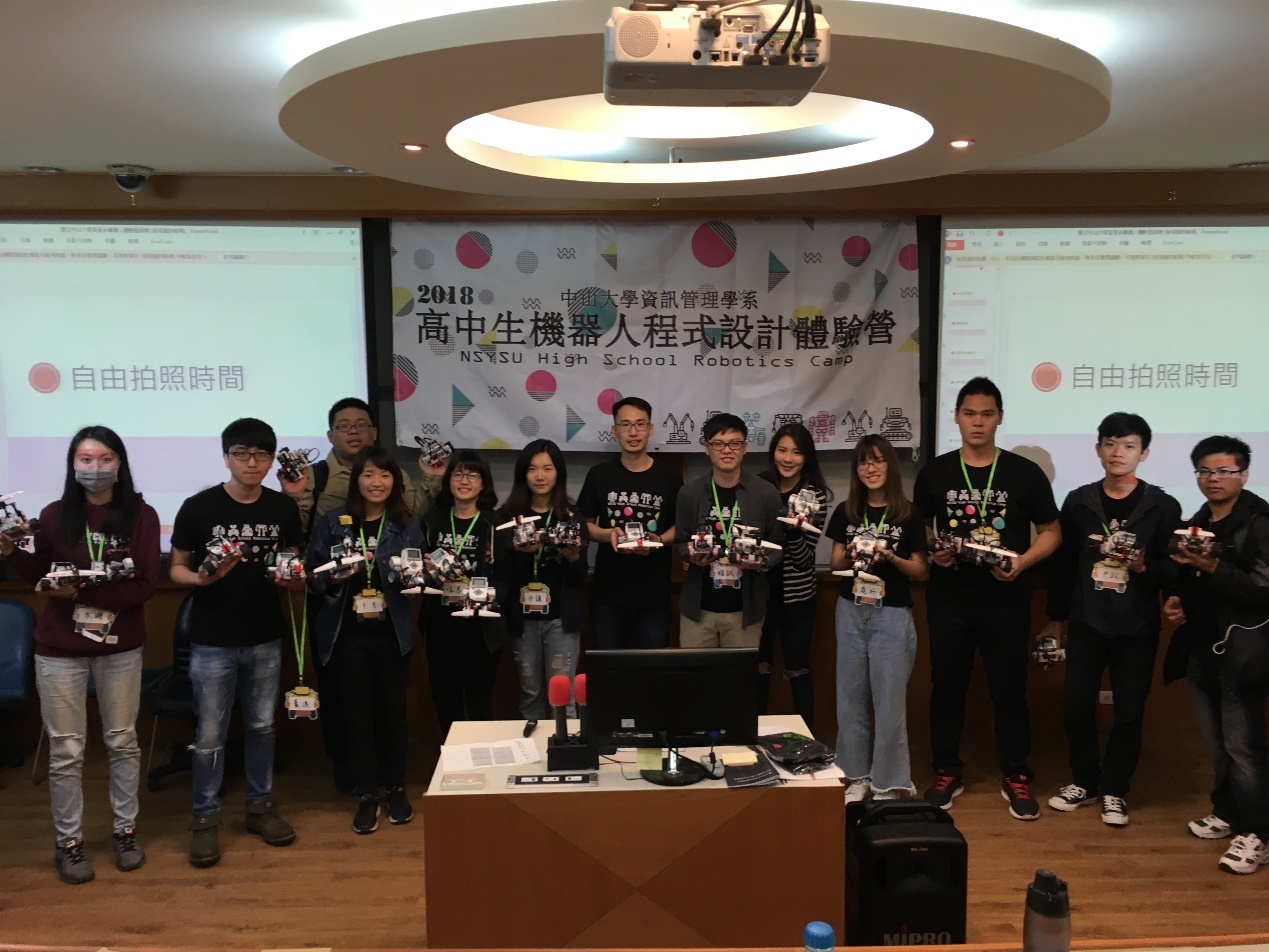 課程助教群大合照圖片
