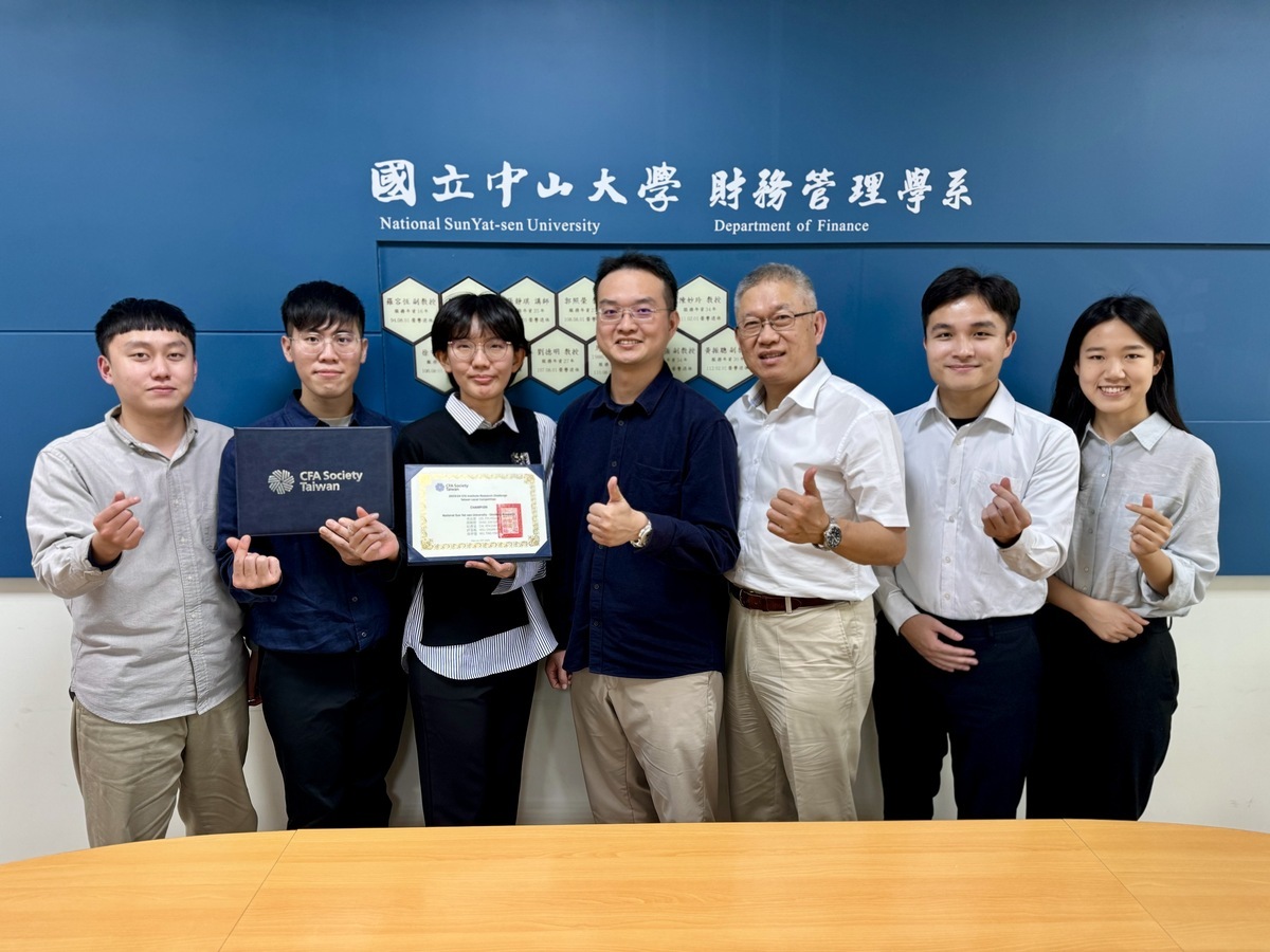 財管系參賽師生合影圖片