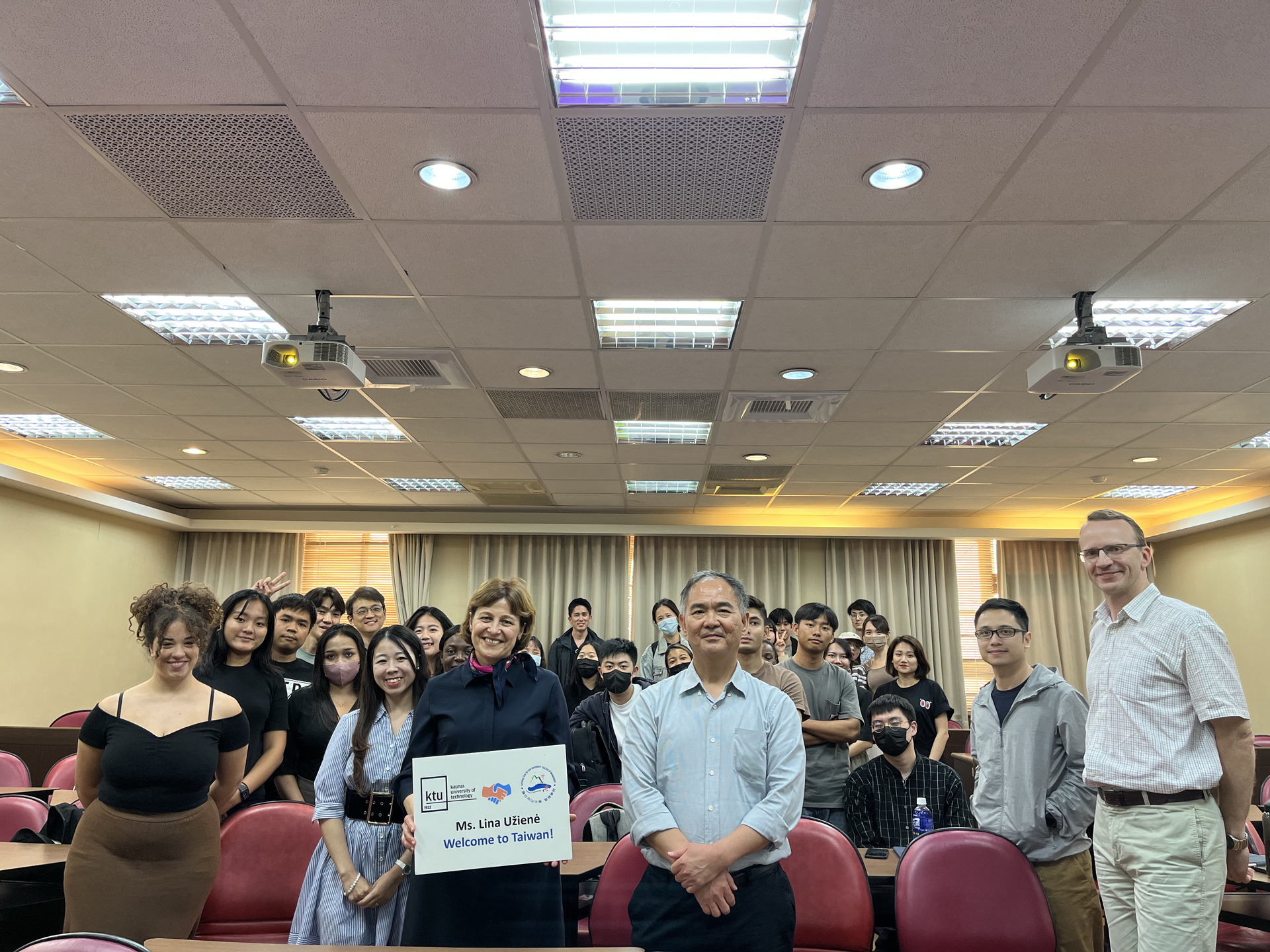 【IBMBA】Guest Lecture- Digital Transformation: Luxury or Necessity?  (March 21, 2023)Image