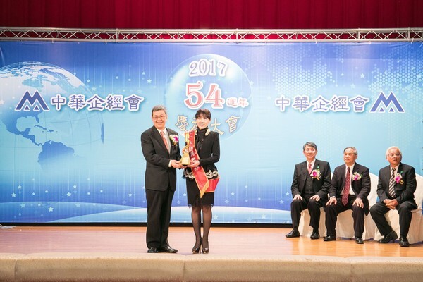超群領先來自持續創新突破 欣亞數位股份有限公司魏碧芬董事長（校友中心）圖片