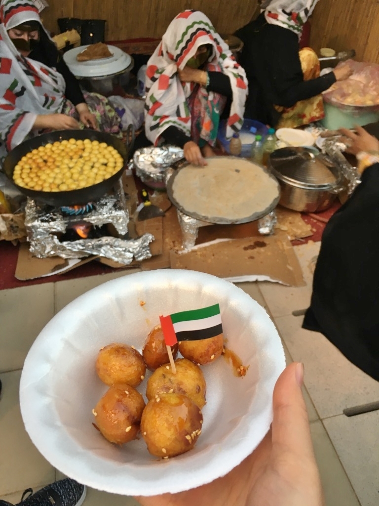 阿聯大公國的當地甜品 – 炸甜糰子圖片