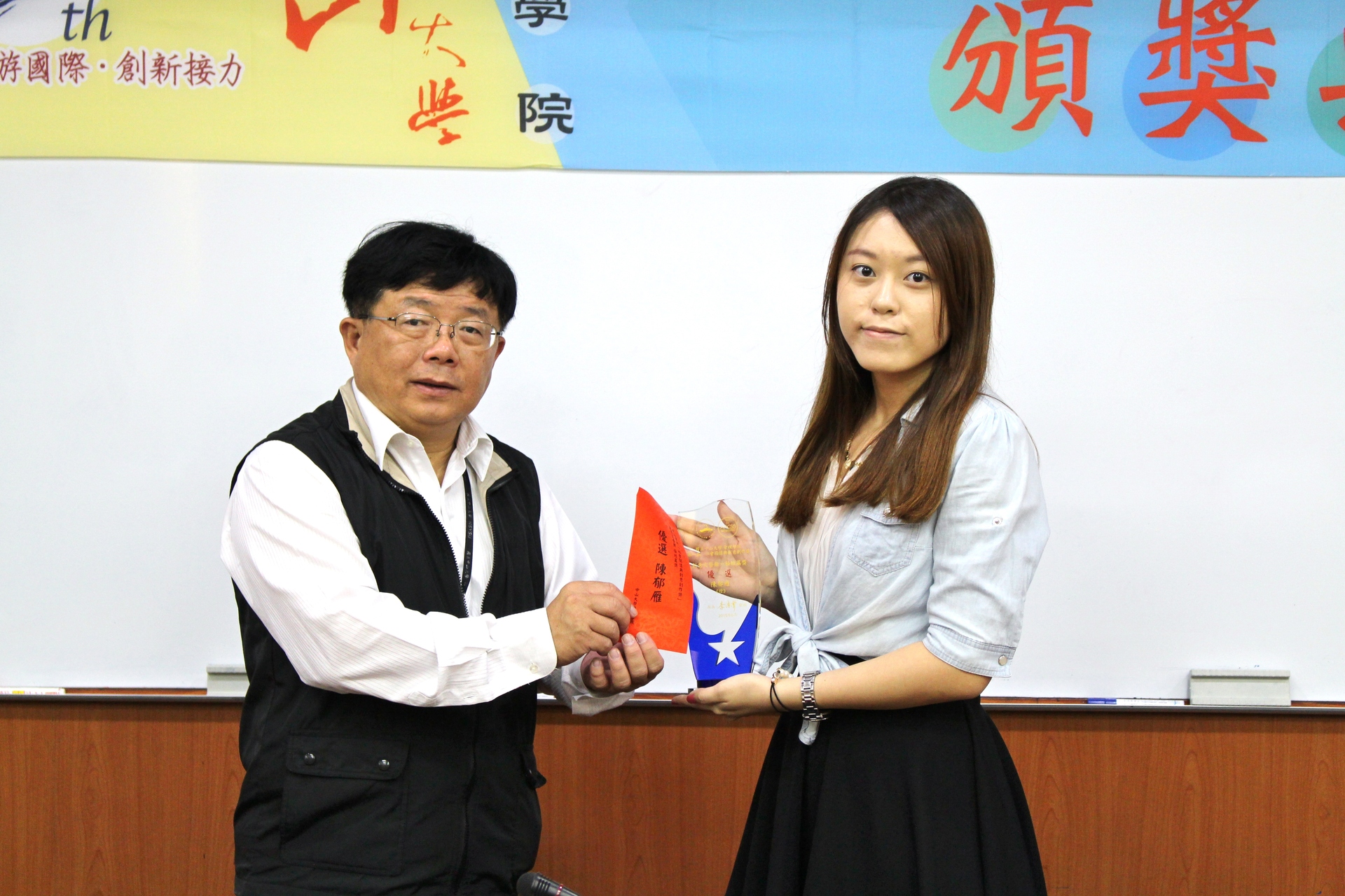 管理學院首屆「社會關懷與創意創作獎」活動後報導圖片
