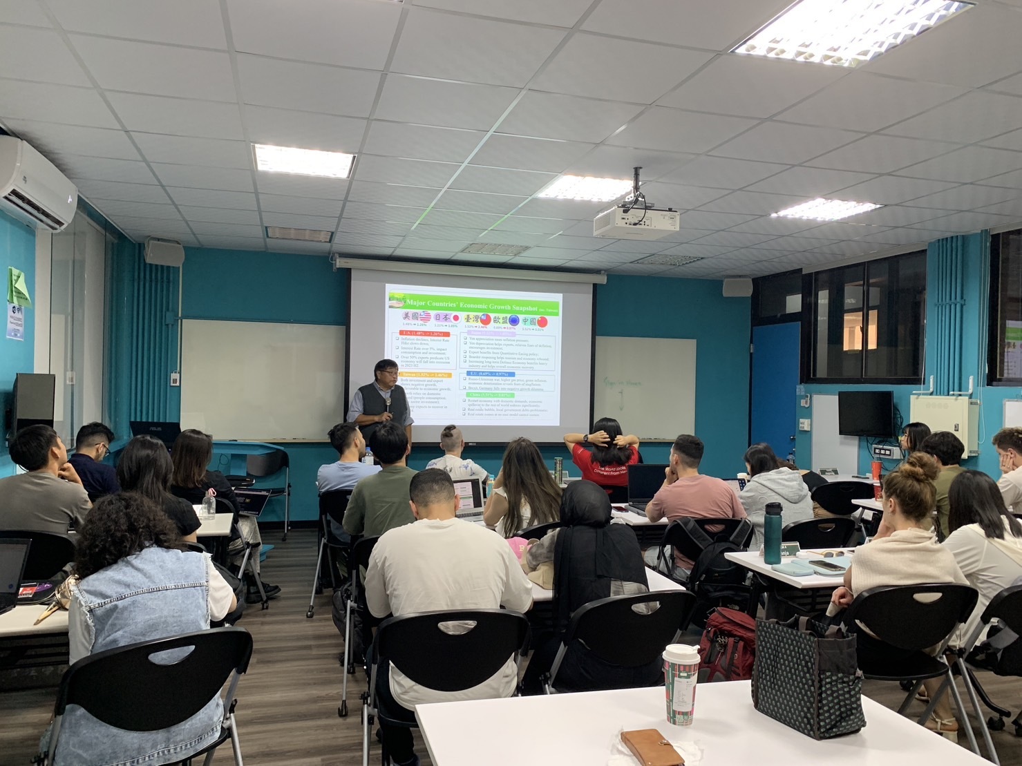 張紹堯總經理分享主要國家的經濟情勢圖片