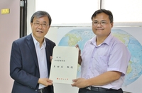 鄭英耀校長致管院專任教師續聘聘書圖片
