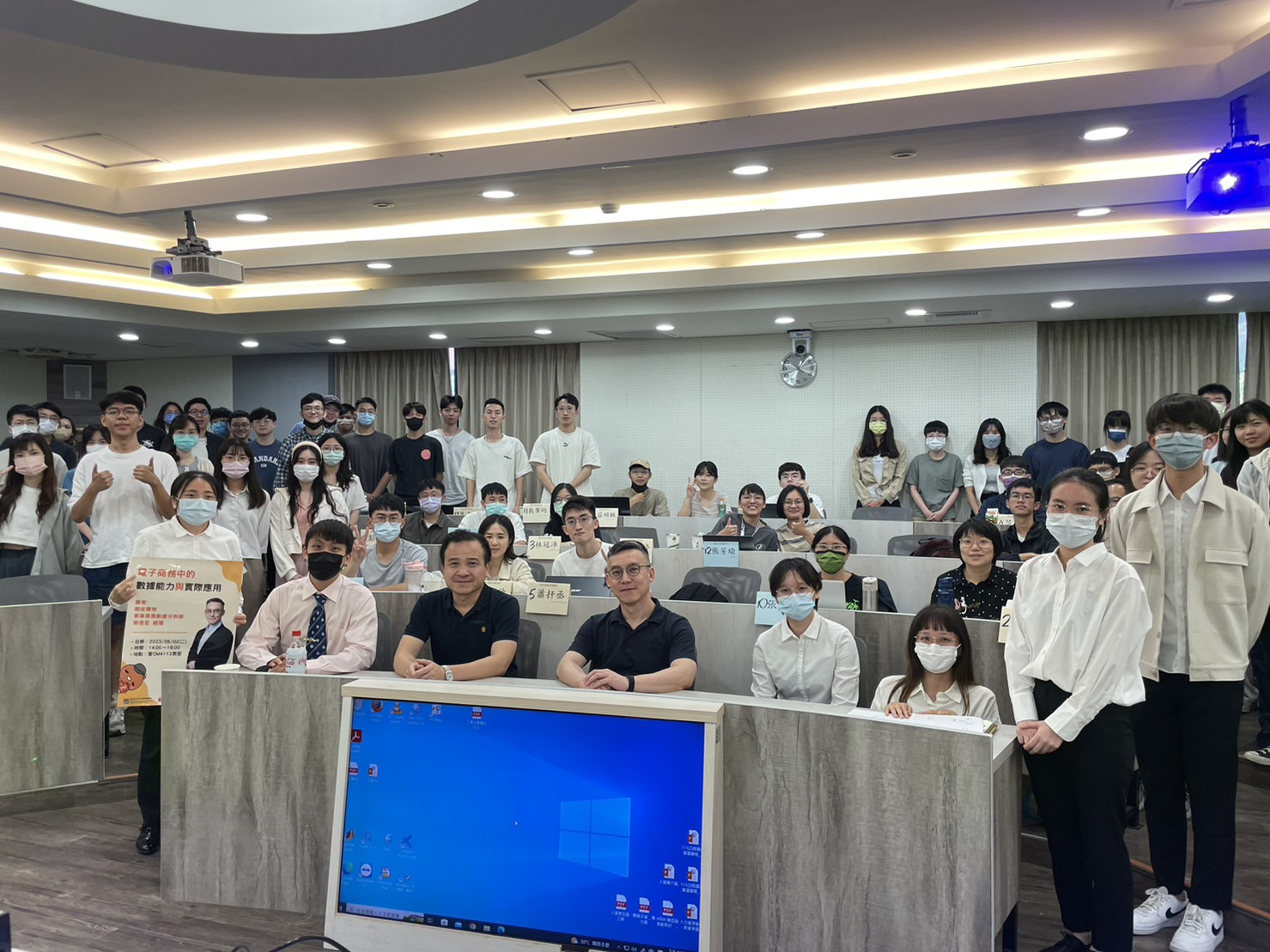 【專題演講合照】郭信宏經理(蝦皮購物)：電子商務中的數據能力與實際應用圖片