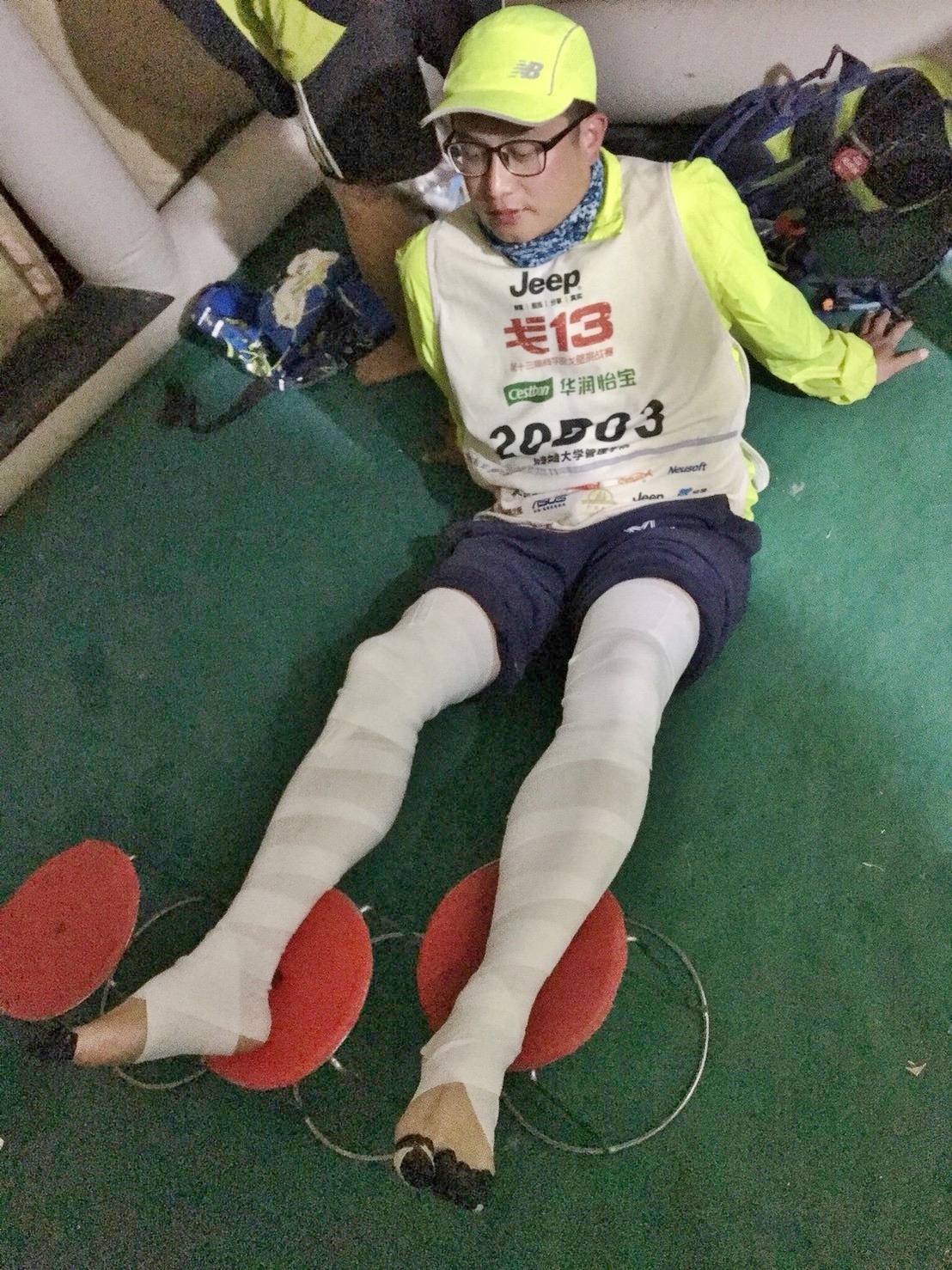 賽後綁腿冰敷，舒緩雙腳壓力圖片