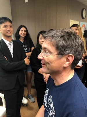 奧地利林茲大學教授Dr. Werner A. Rizzi 體驗頭部針灸圖片