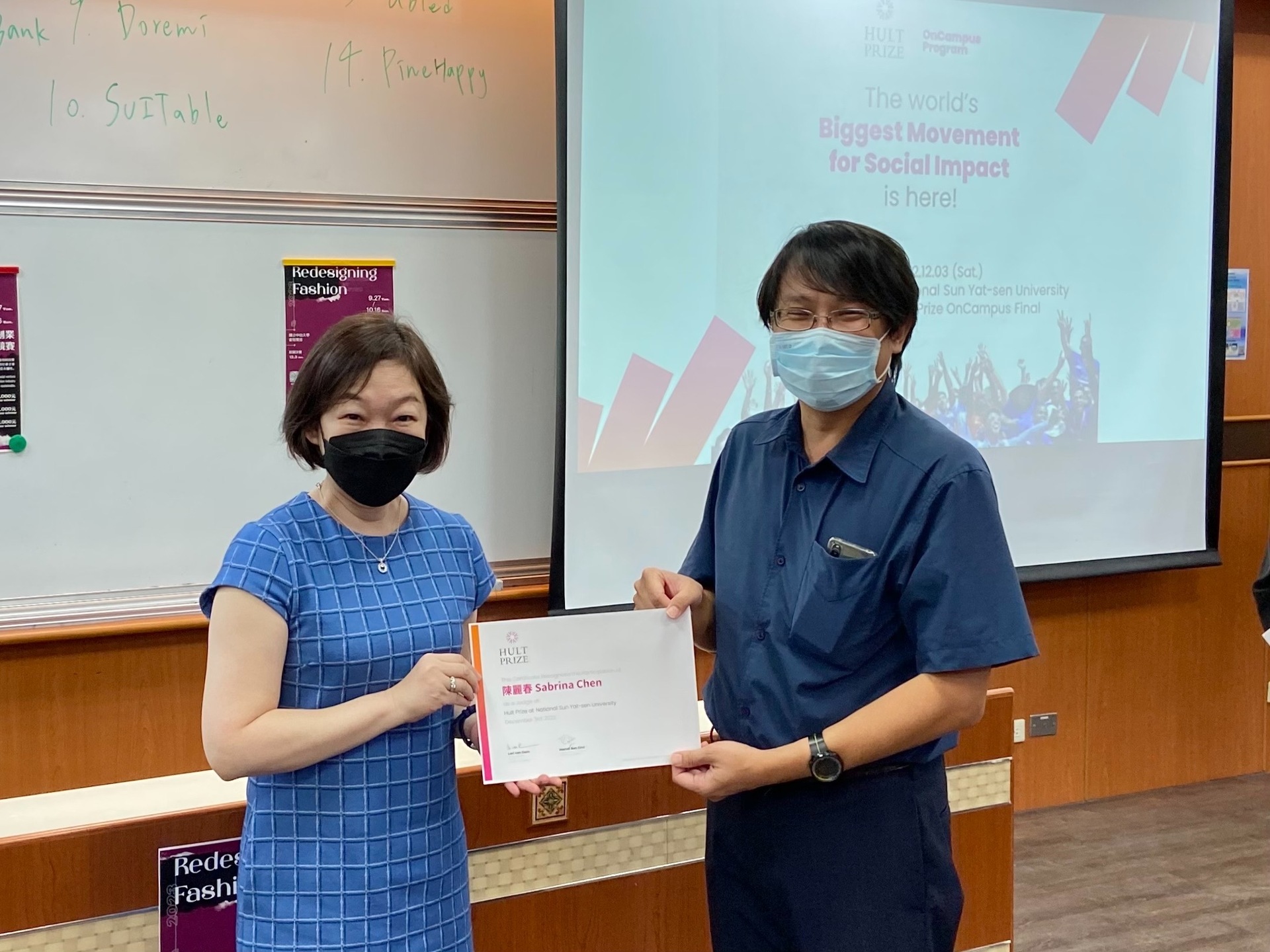Director Sher issued the certificate of appreciation to judge, Mrs. ChenImage