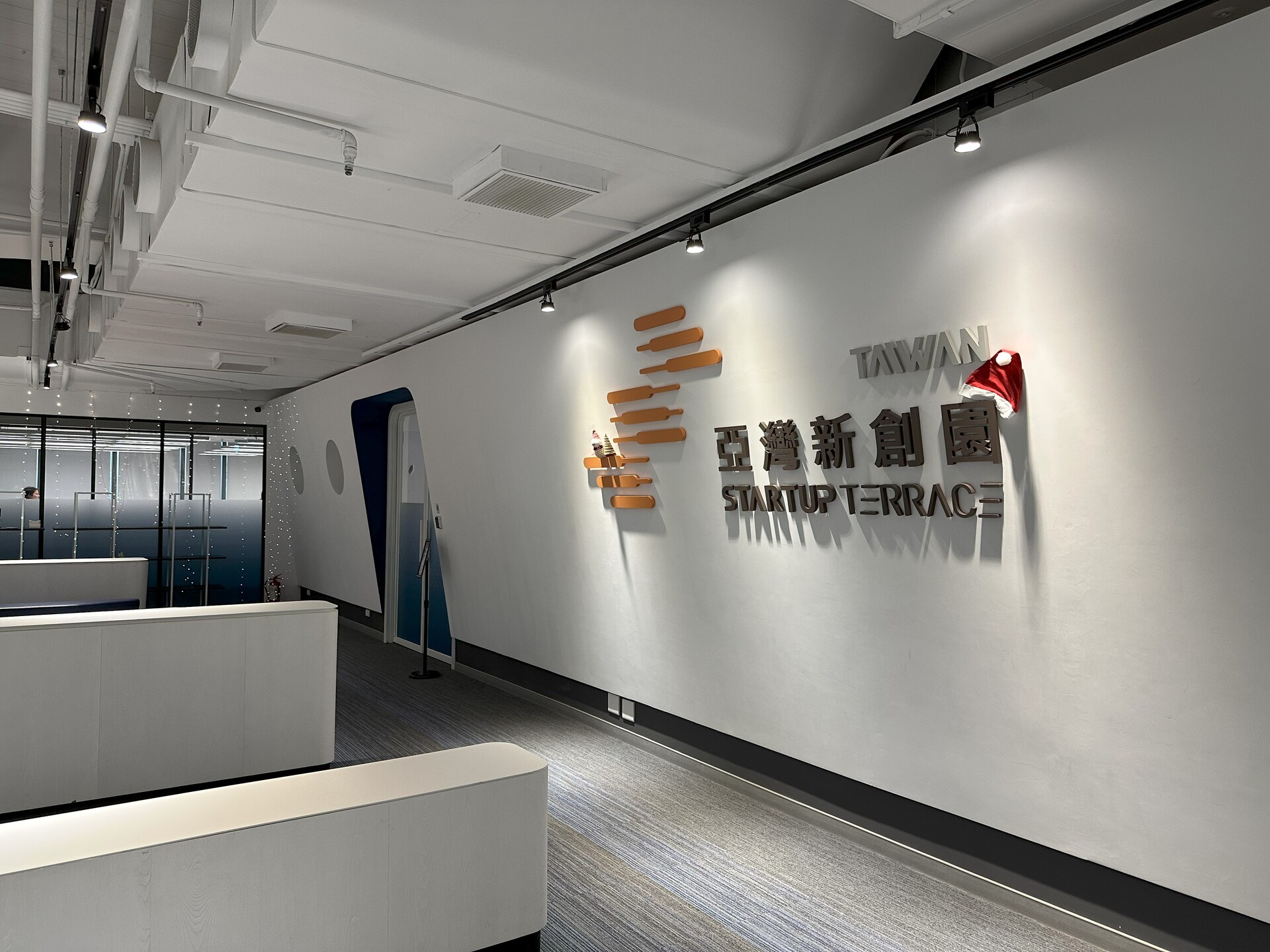 高雄亞灣新創園園區內部圖片