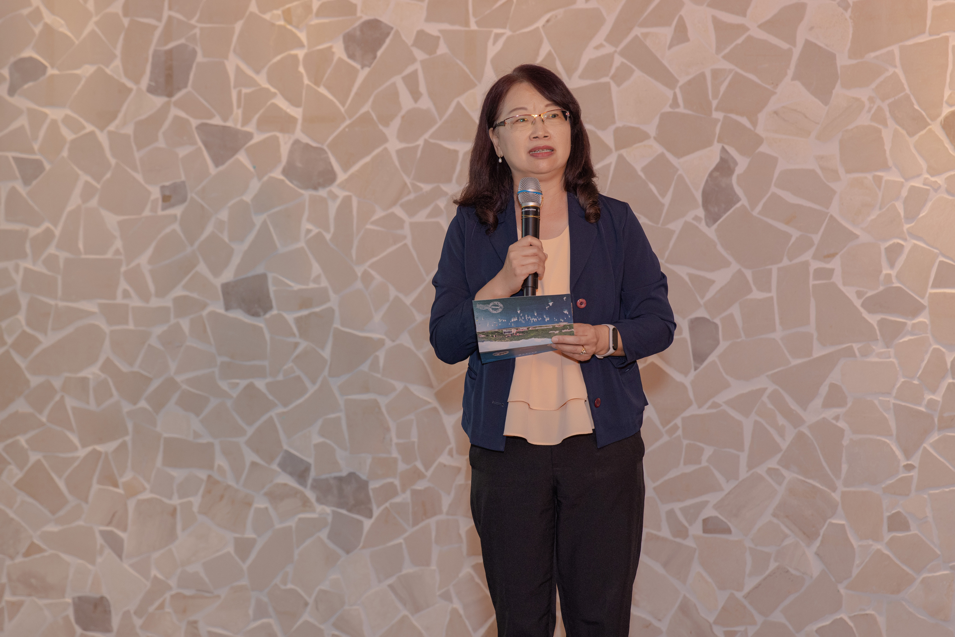 國立中山大學管理學院葉淑娟教授表示，這次競賽團結選手們，將所學知識，與實務應用結合，非常有意義。圖片