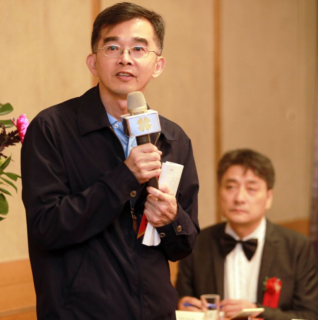 中山管院院長陳世哲表示「平凡的力量」一書，讓讀者傳承創業經驗。記者劉學聖／攝影圖片