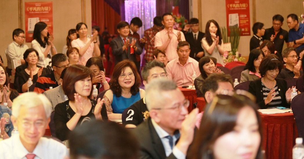 中山大學EMBA 畢業生12位CEO出新書「平凡的力量」，傳承創業經驗。記者劉學聖／攝影4圖片
