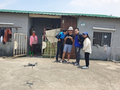 資管系團隊實際操作無人機系統圖片