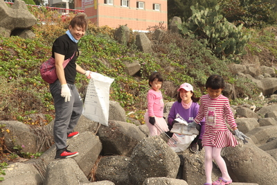 中山《水行俠》　資管所學生耶誕前夕護海洋揪淨灘（中山新聞）圖片