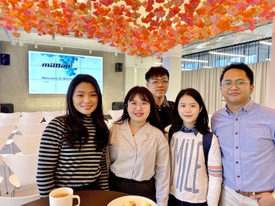 國際學程學生一同參與企業參訪(左起)Kelly, Jane, Bruce, Jean, Justine