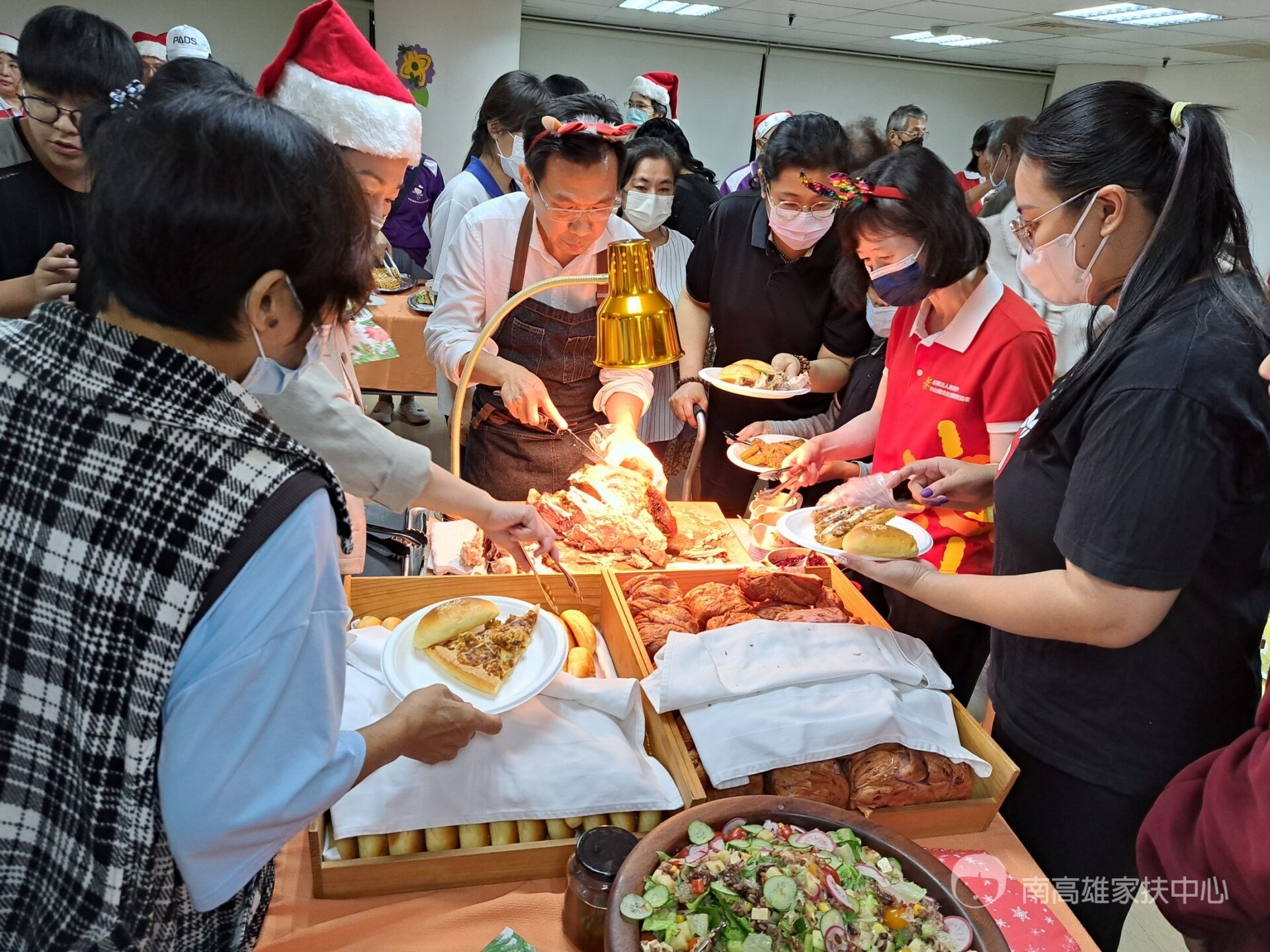 聖誕餐會豐盛餐點（照片取自家扶）圖片