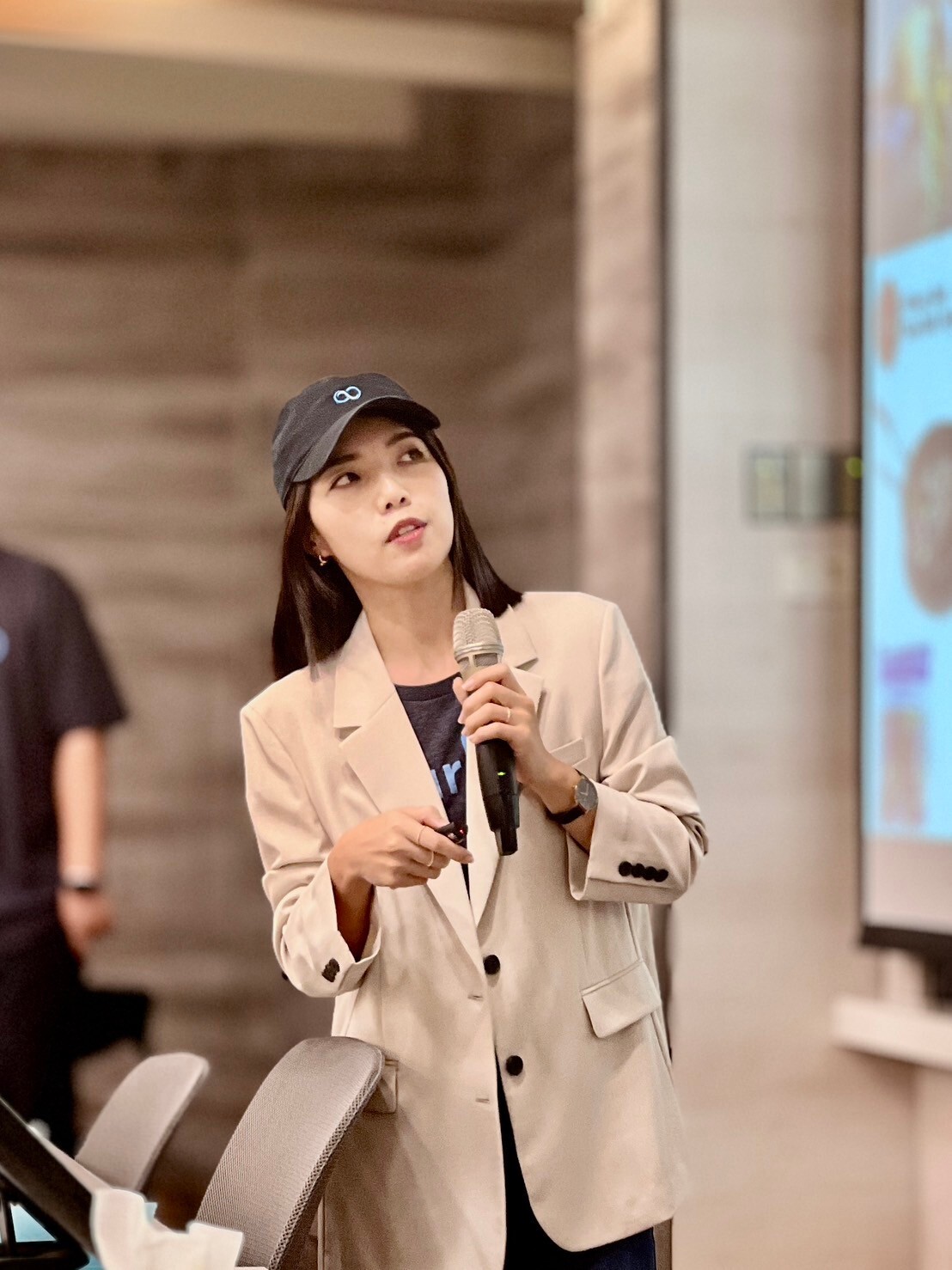 Monica Peng, General Manager介紹飛輪電商的產品非常多樣化圖片