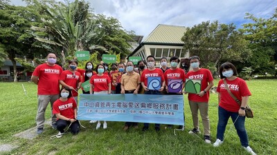 中山資管師生校友與春日國小師生合影圖片