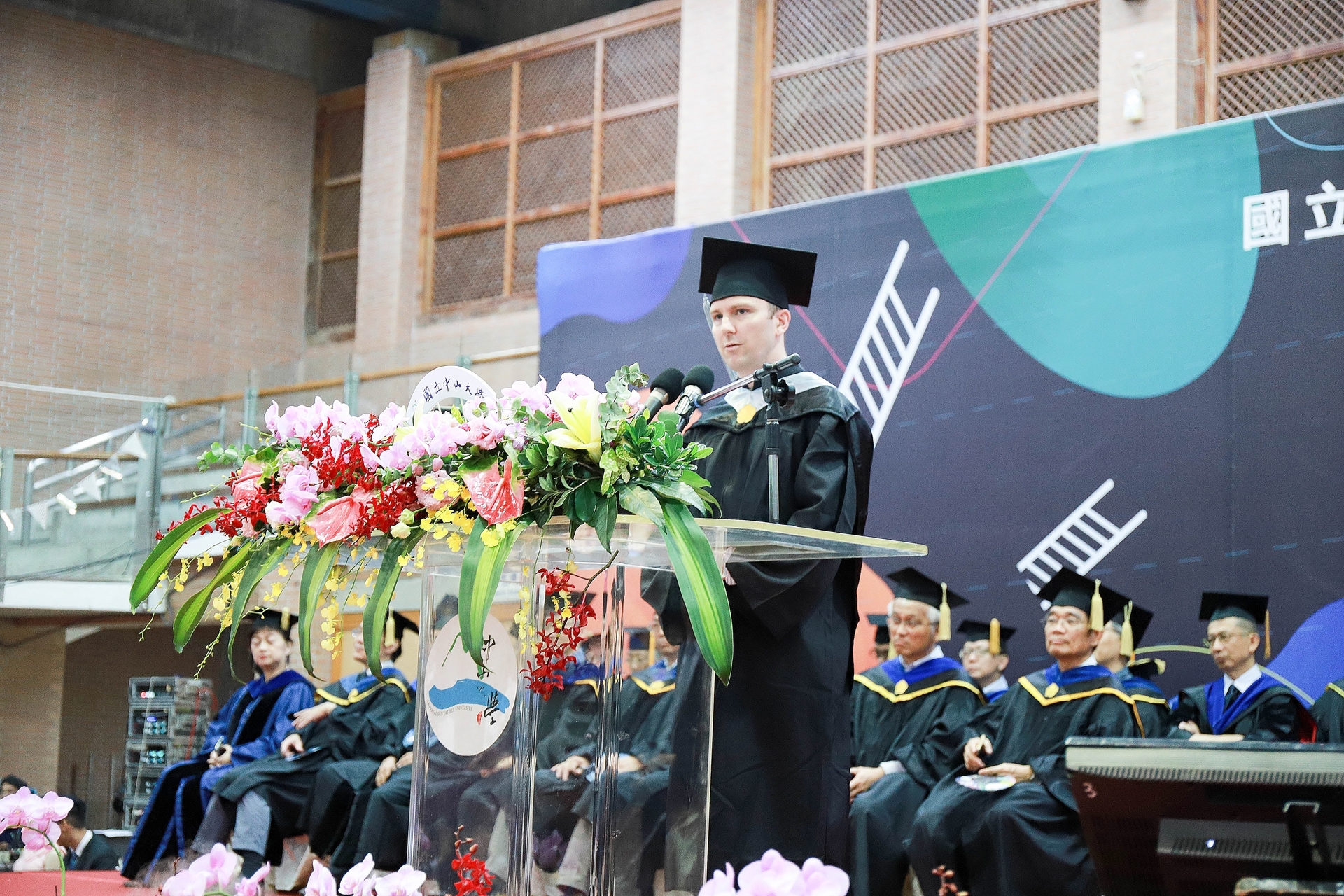 IBMBA105級畢業生高安德代表國際生致詞