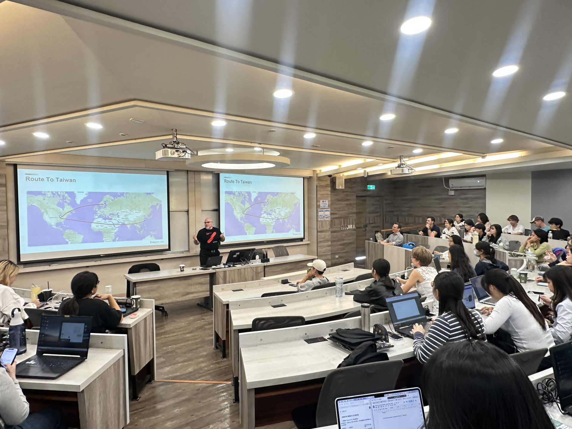 [IBMBA] Sustainable Leadership Forum Features Talk on Foreign Entrepreneurial Experience in TaiwanImage