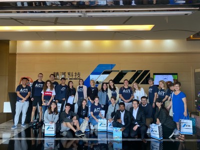 學生於精湛光學合影圖片