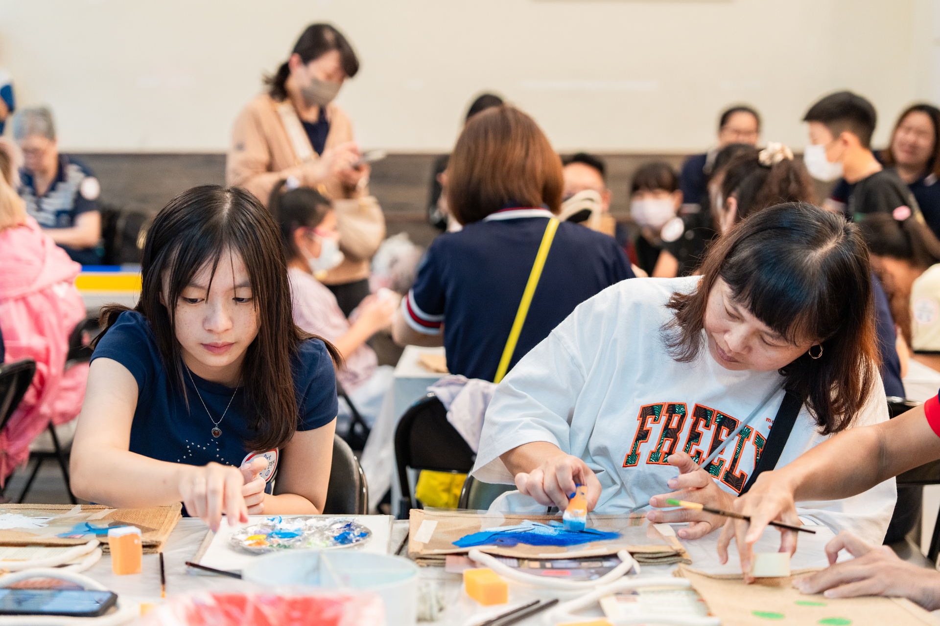 企業員工體驗彩繪麻布袋等手作課程圖片