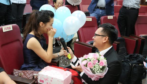 傑出校友領獎兼求婚 導演馬逸騰笑稱「趕進度」（中山新聞）圖片
