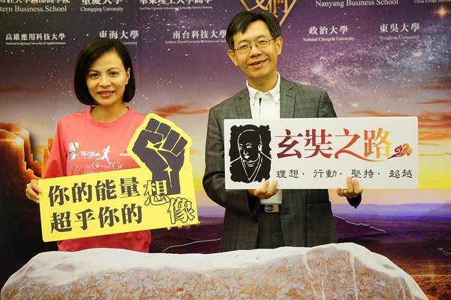 高雄市政府體育處長黃煜(右)表示，「戈們說」的辦理，對於方興未哀的國內路跑文化，具有正面的具體意義，圖右為「戈們說」活動發起人世寰企業管理顧問公司總經理劉愷莉。（圖／世寰公司提供）圖片