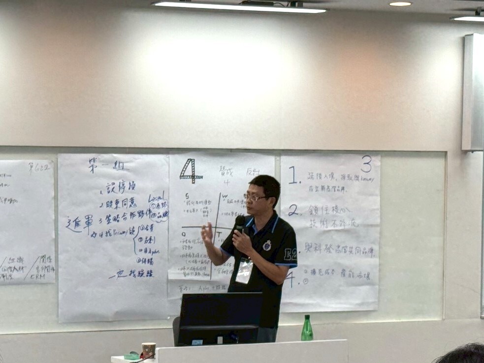 第一組代表學員上台報告圖片