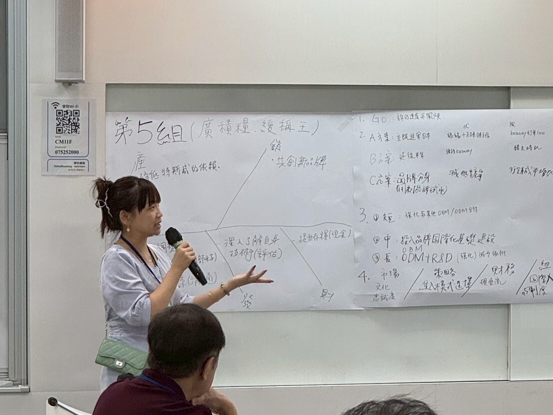 第五組代表學員上台報告圖片