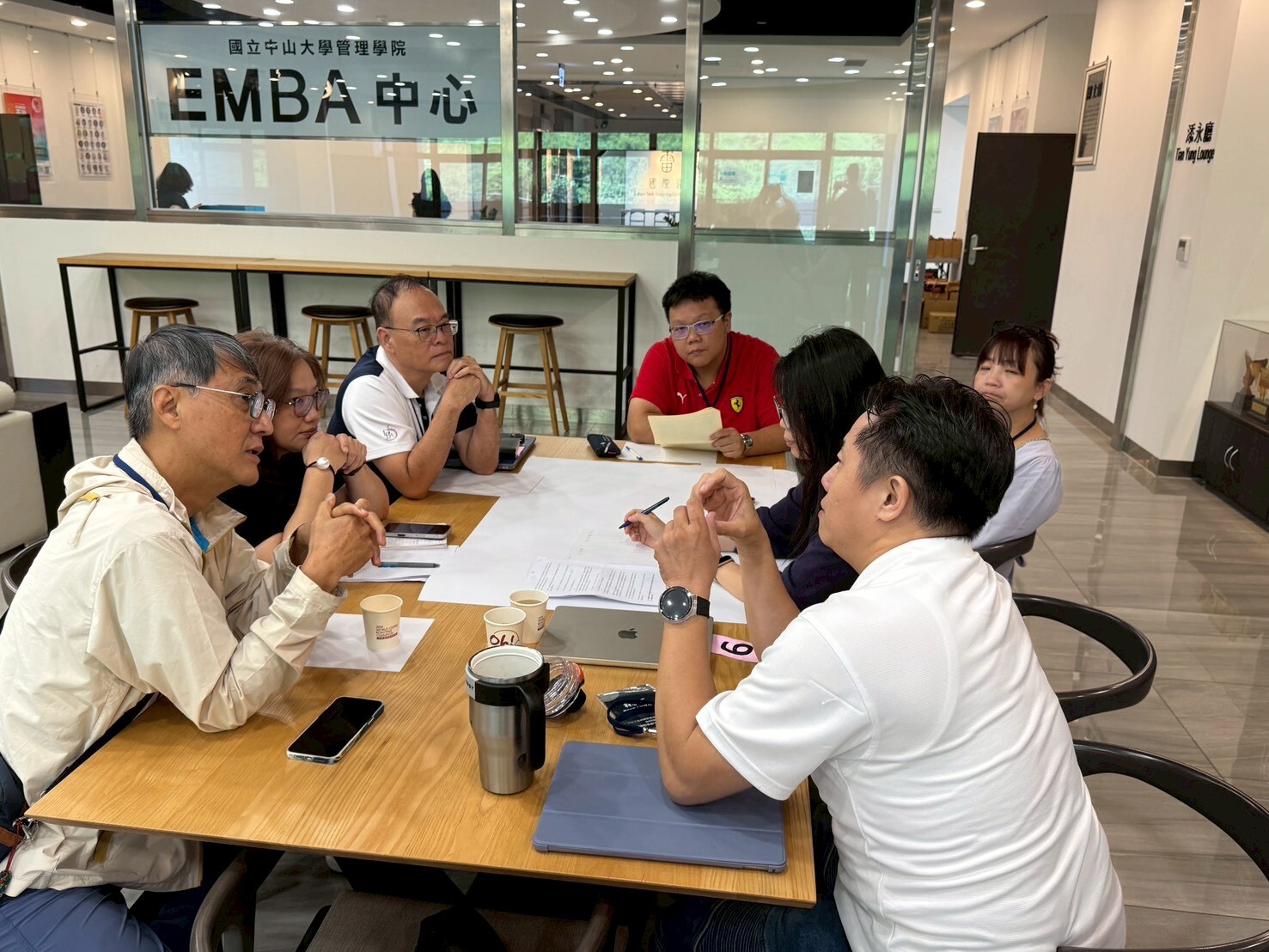 學員們積極交流個案問題圖片