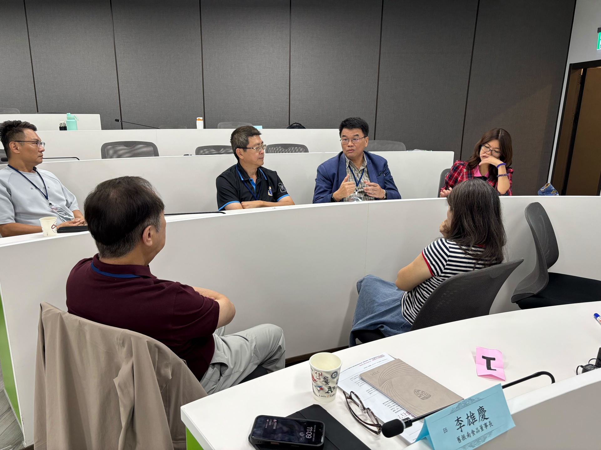 學員激盪多元觀點、熱情投入課程討論圖片