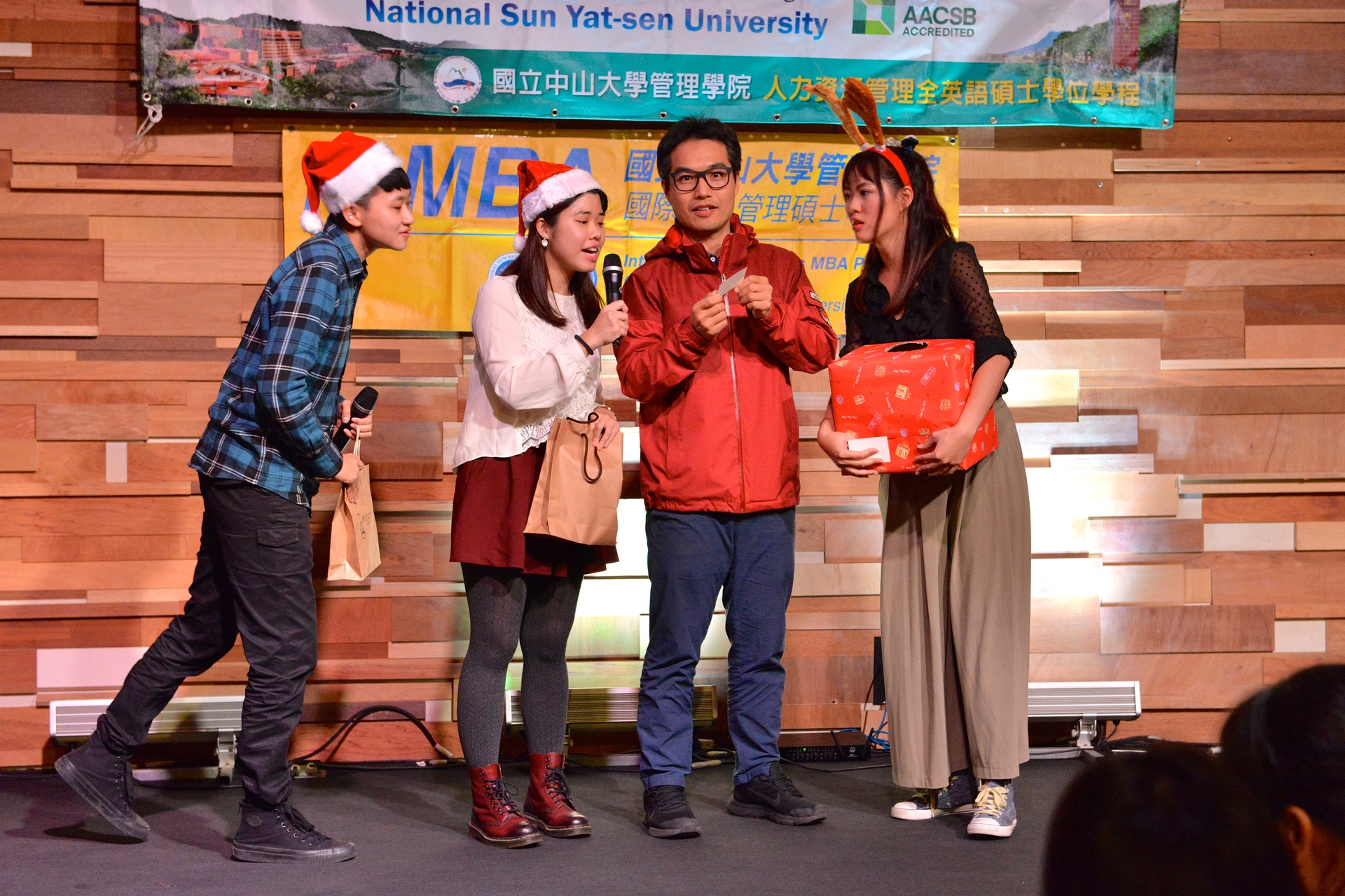 管院國際學程同樂 Live演出慶耶誕圖片