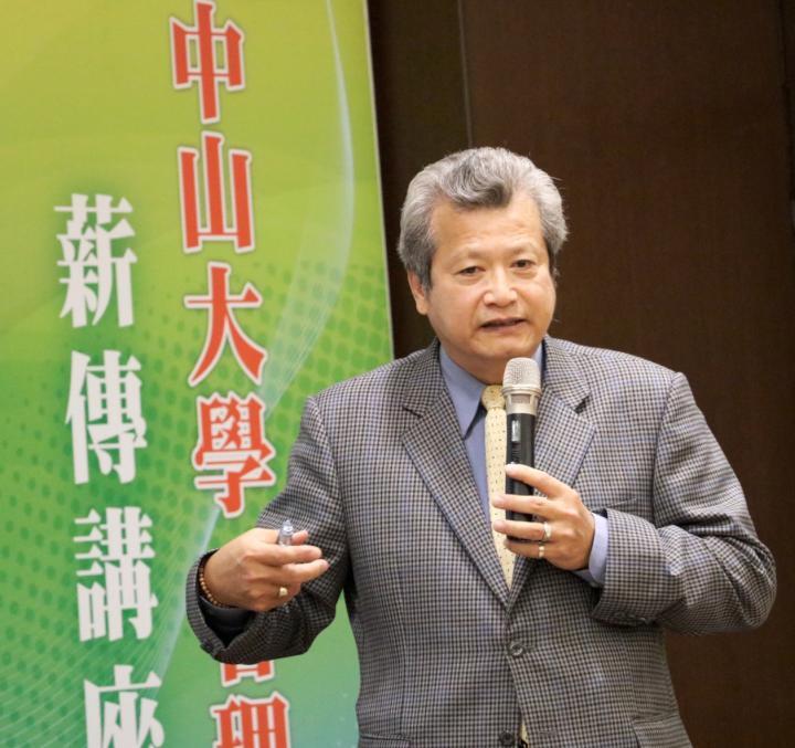 中山大學管理學院傑出校友、中鋼董事長翁朝棟受邀回母校與學子分享企業新南向。圖／中山大學提供圖片