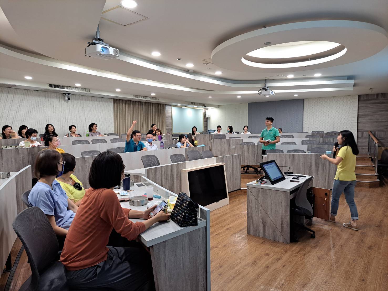 觀眾踴躍發言，一同響應正確用塑。圖片