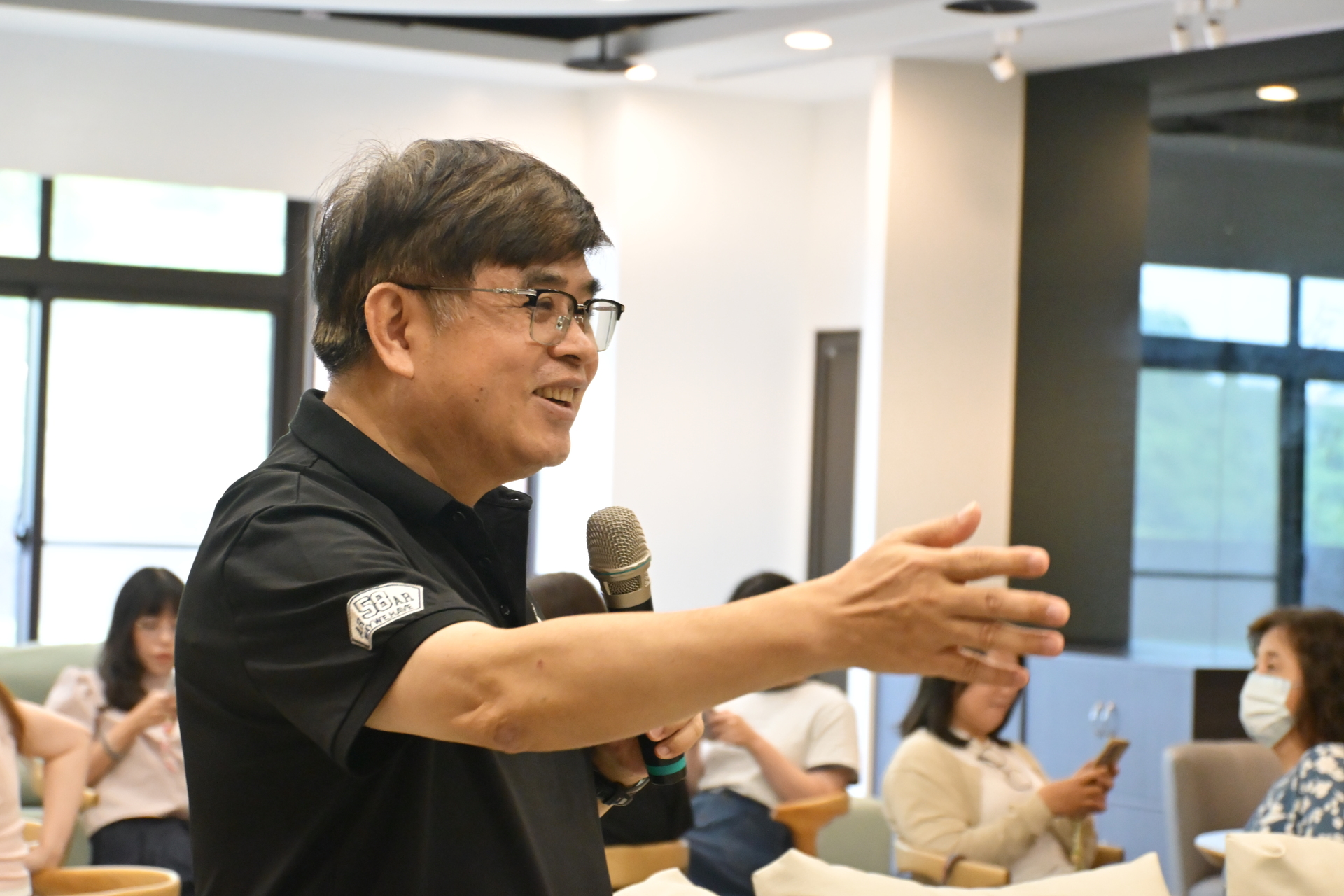 中山管院林豪傑院長祝賀大家千里共嬋娟圖片
