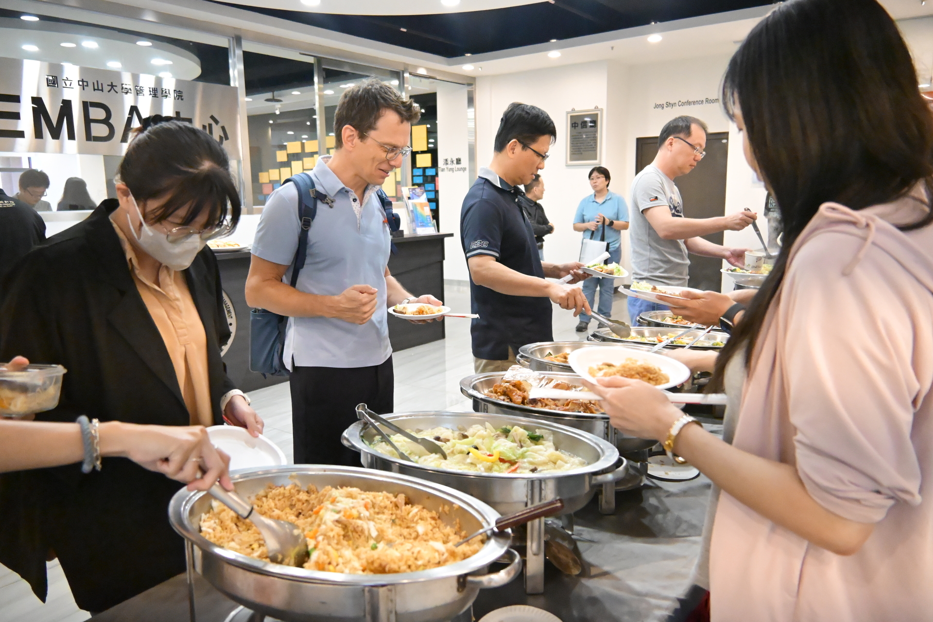 共享佳餚圖片