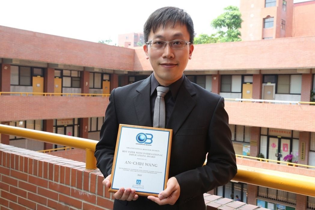 中山大學人管所副教授王安智研究華人領導風格，著作獲美國管理學會（AOM）收錄並獲獎。記者蔡容喬／攝影圖片