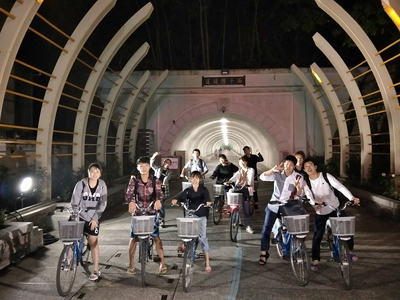與中京組員一起夜騎腳踏車