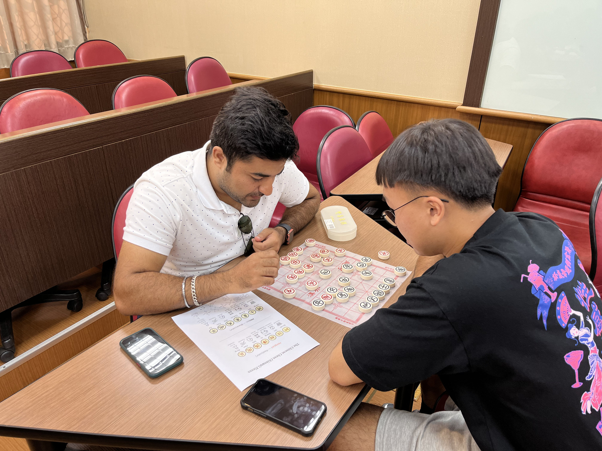 來自不同國度的學生以棋會友:知己知彼,百戰百勝