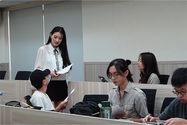 [English Corner] “You shouldn’t wear that”—Still a thing in 2025? Exploring gender roles through languageImage