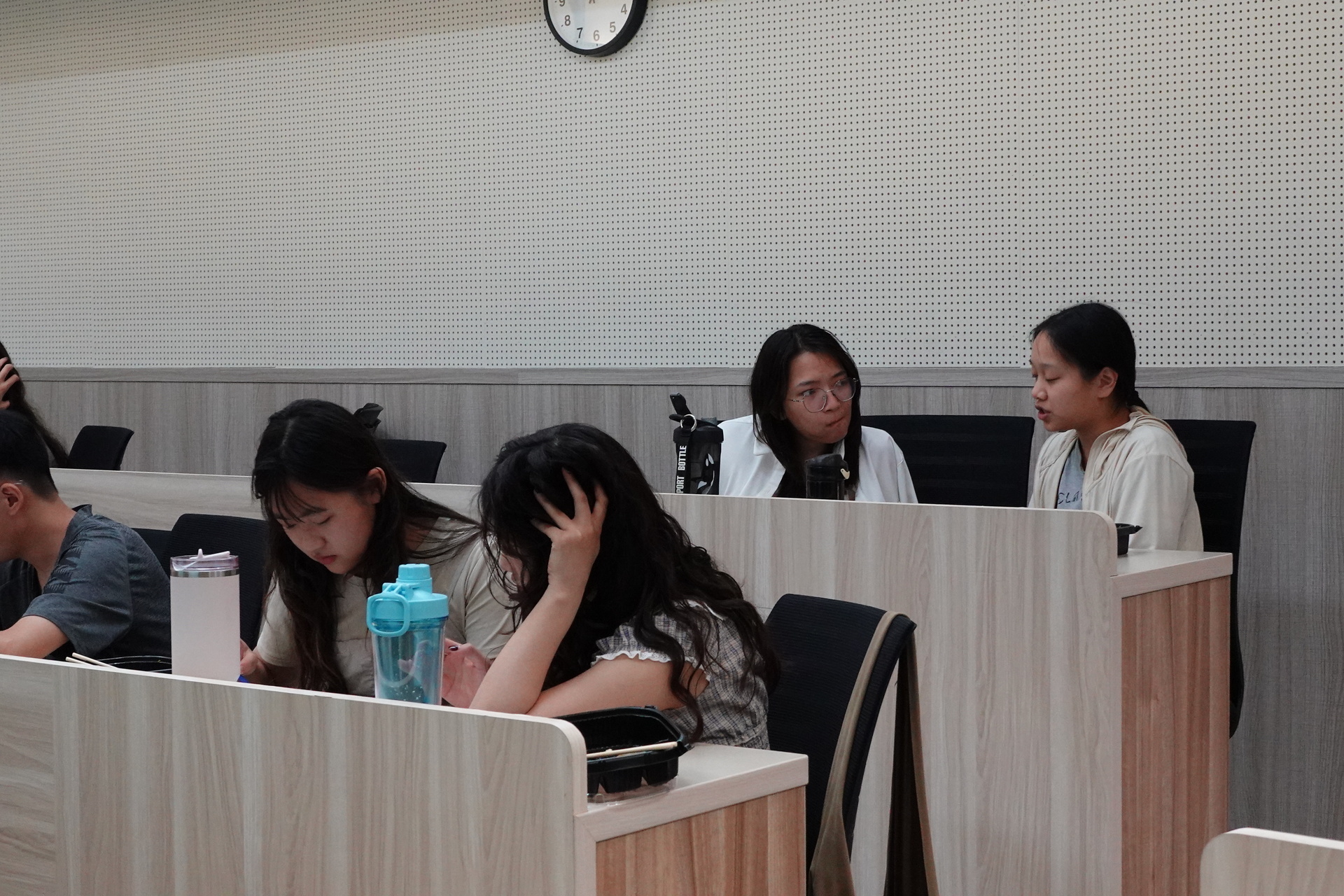 [English Corner] “You shouldn’t wear that”—Still a thing in 2025? Exploring gender roles through languageImage