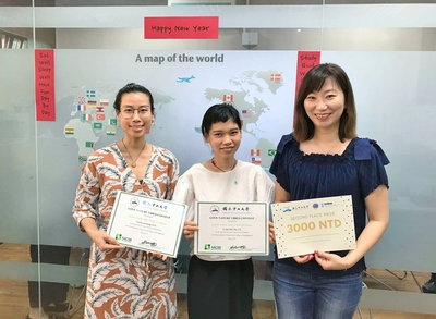 “Gone with the Wind” won the 2nd prize. From left  Truong Lam Huong, Le Ngoc Bich Thuy and Dr. Sharon Wang.