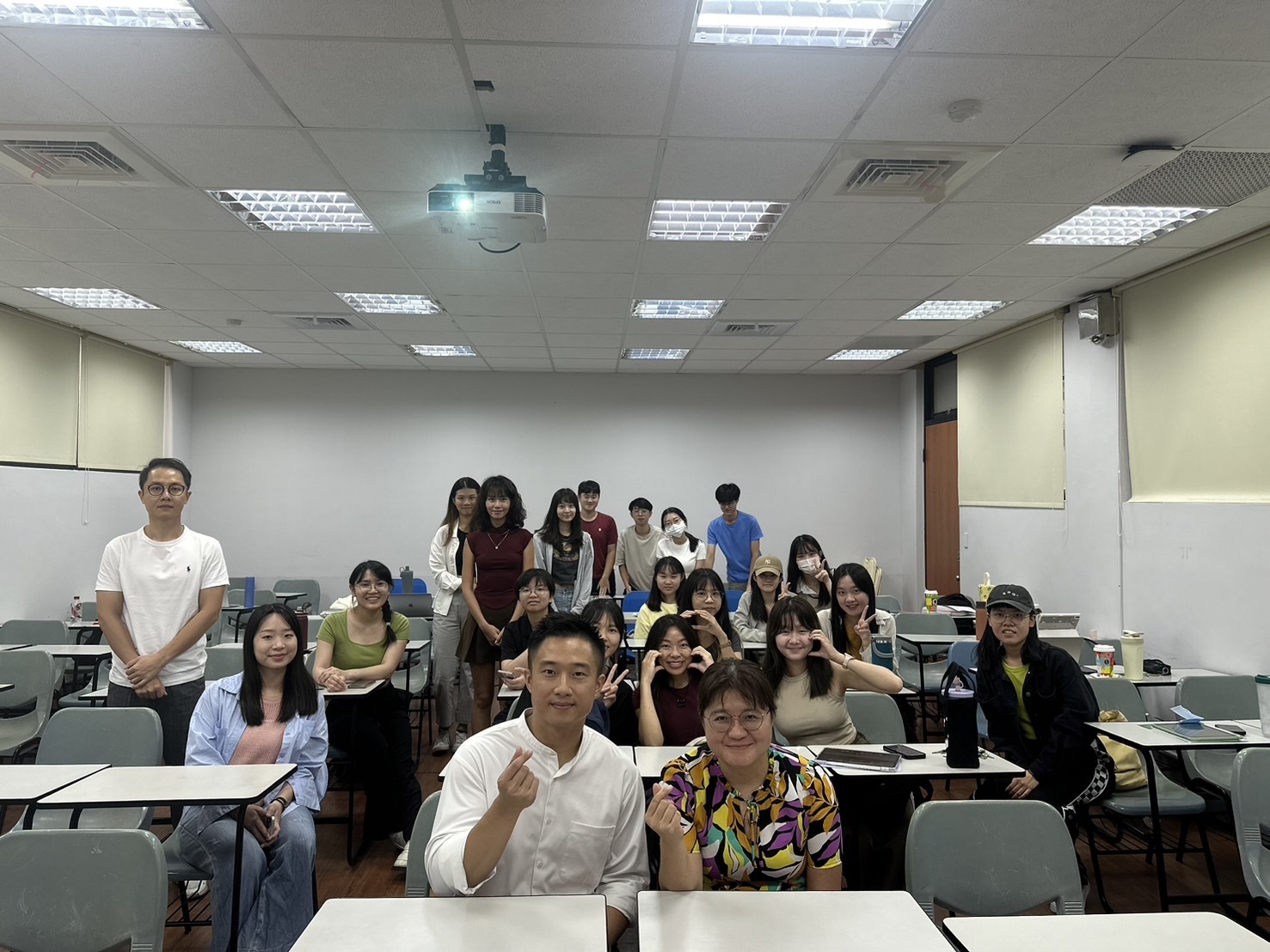 Bunny Cafe的林育賢負責人應張姮燕老師之邀，蒞校分享創業心得圖片