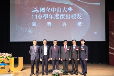 上屆傑出校友到場致意圖片